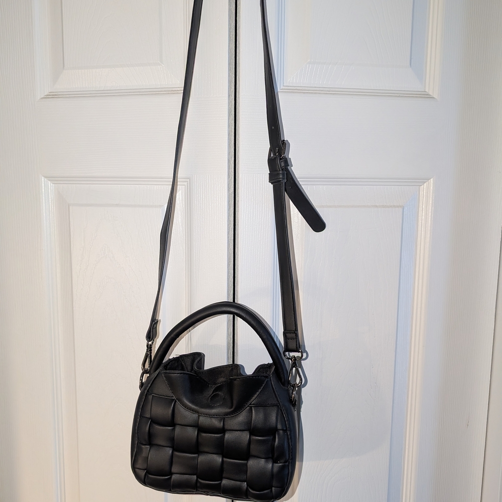 Elegant Black Woven Handbag
